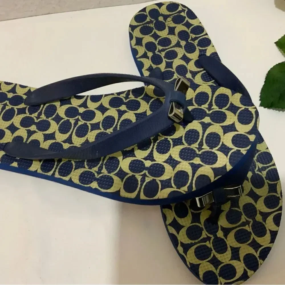Coach Amel Blue and Tan Rubber Signature C Flip Flop Sandals Silver Bow Size 7-8